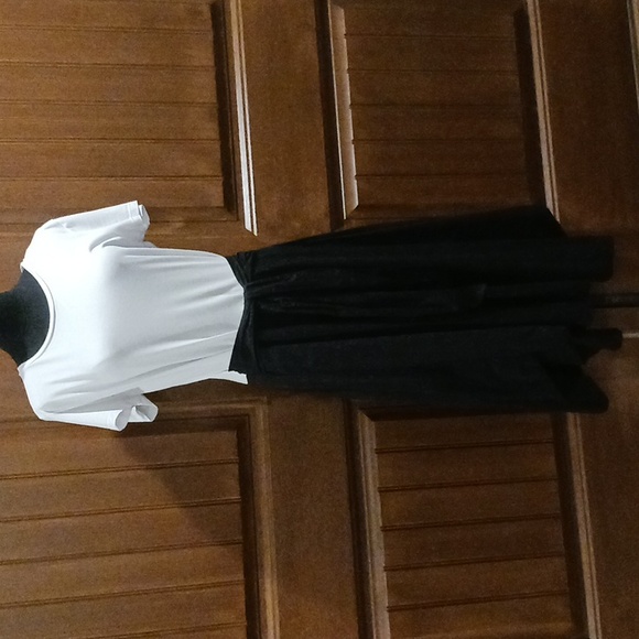 Dkny Dresses & Skirts - DKNY Black and White Dress. Size M